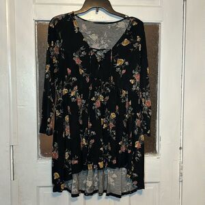 Torrid Womens Super Soft Knit 3/4 Length Sleeve Black Floral Loose Tshirt Size 1